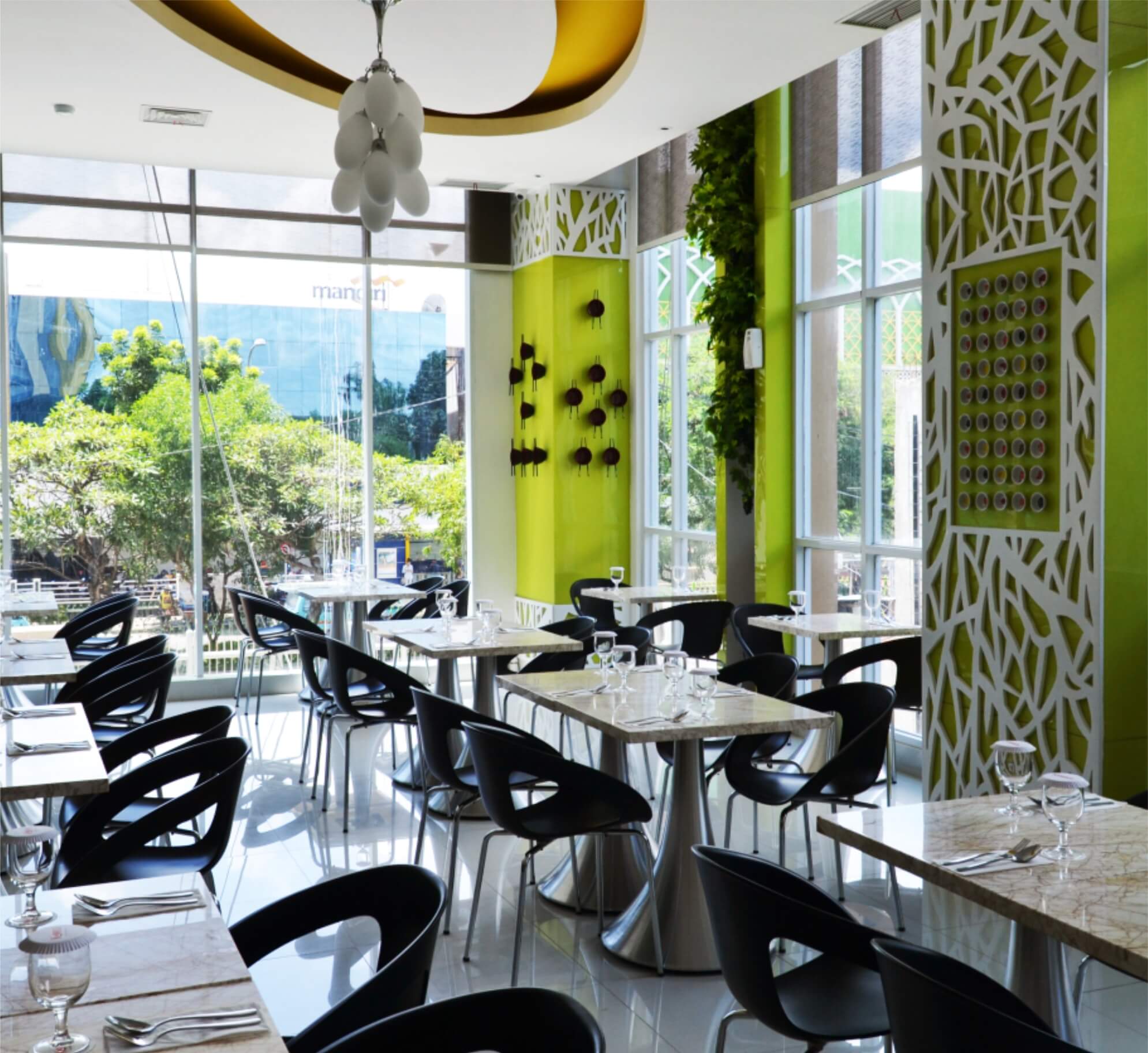 316 cafe & lounge karebosi premier hotel