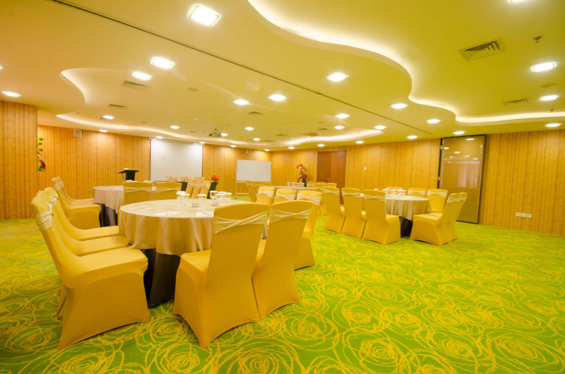 meeting room karebosi karebosi premier hotel